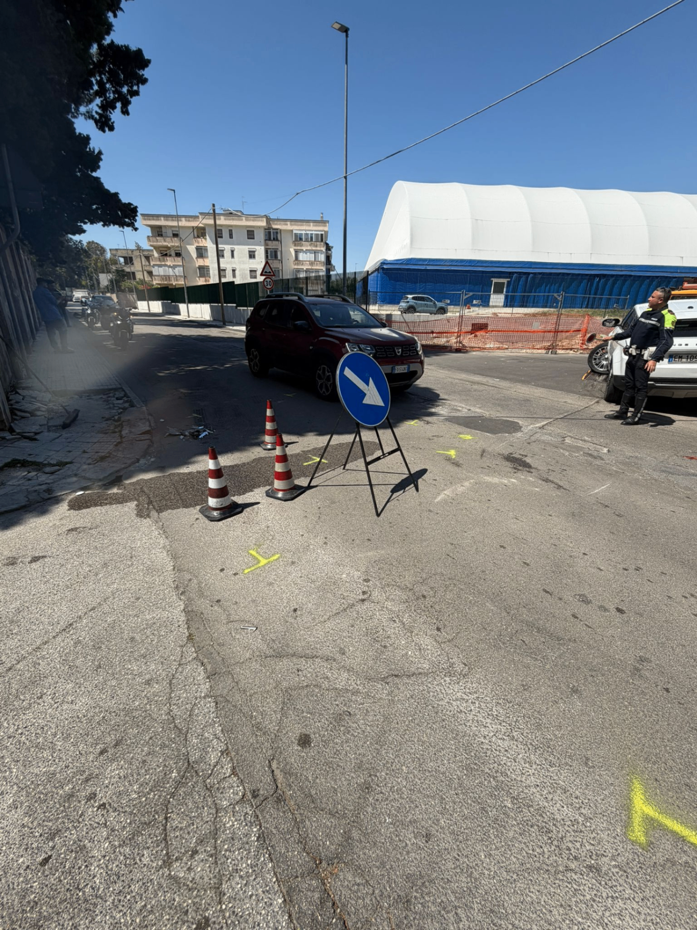 Messa in sicurezza area di un incidente con coni e segnaletica